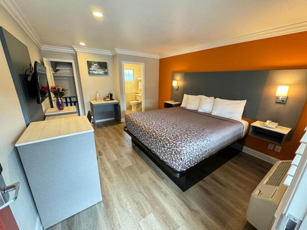 Standard King Room interior
